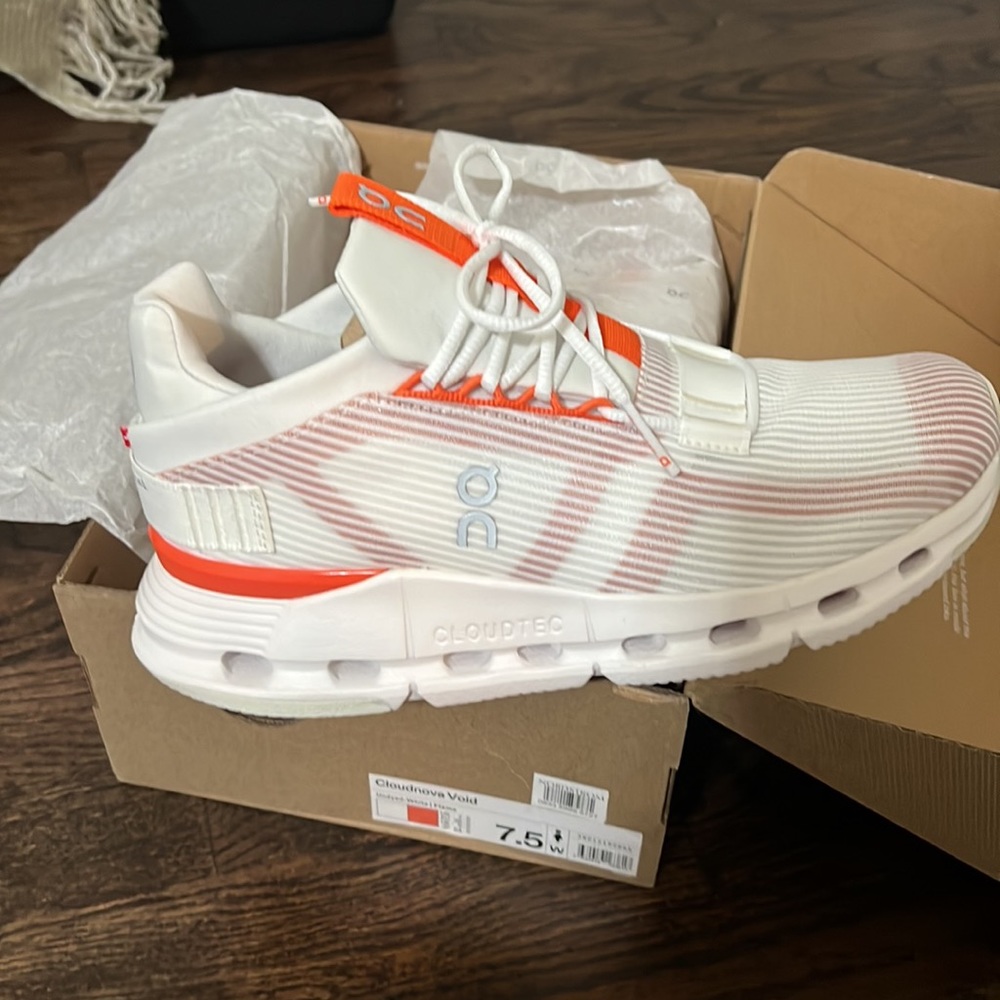 On cloudnova void sneakers